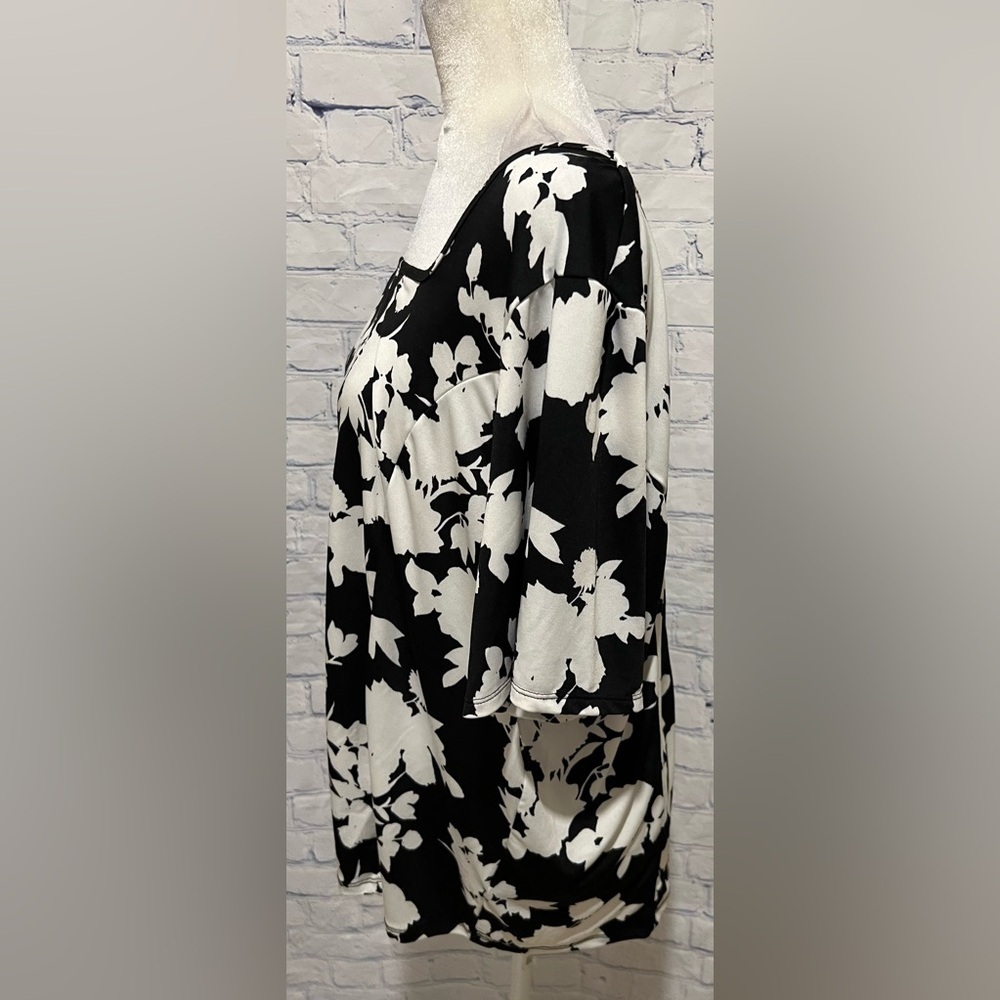 Zac & Rachel Woman Black-And-White Floral Top Size 1X - Picture 3 of 7